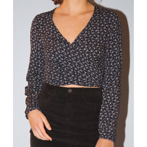 NEW Brandy Melville Long Sleeve Floral Crop Top - Picture 2 of 5